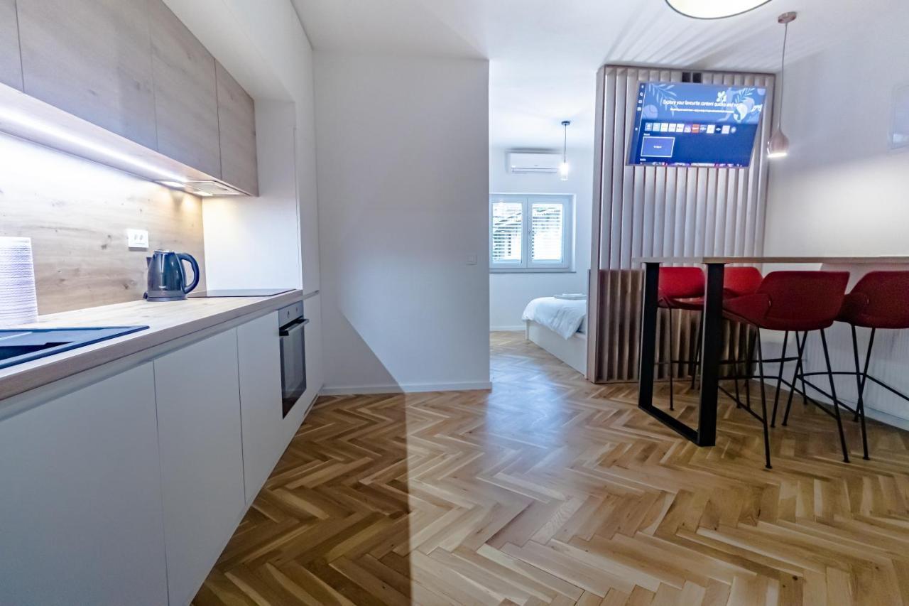 Tkalcha Studio Deluxe Apartment Zagreb Bagian luar foto