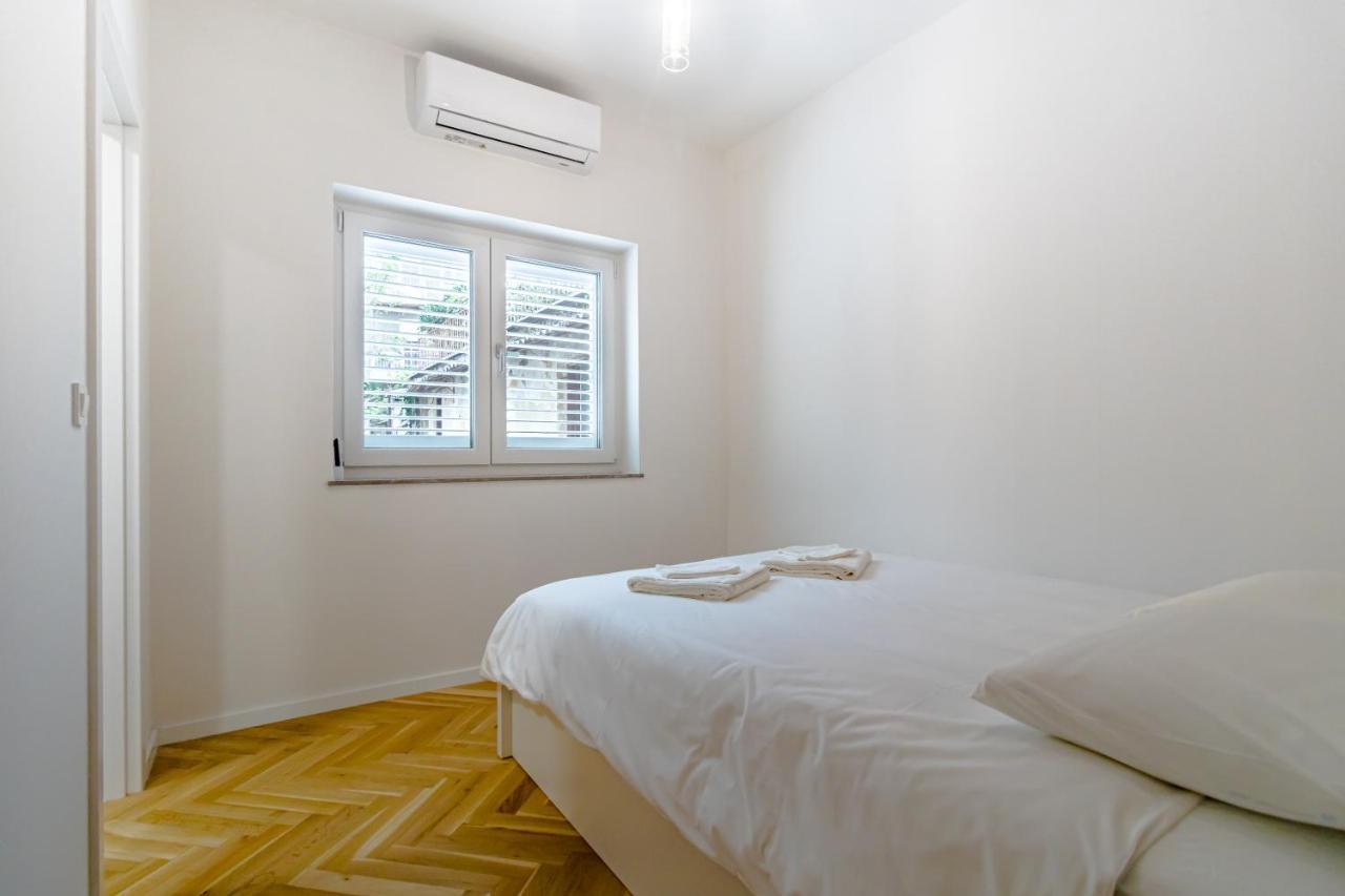 Tkalcha Studio Deluxe Apartment Zagreb Bagian luar foto