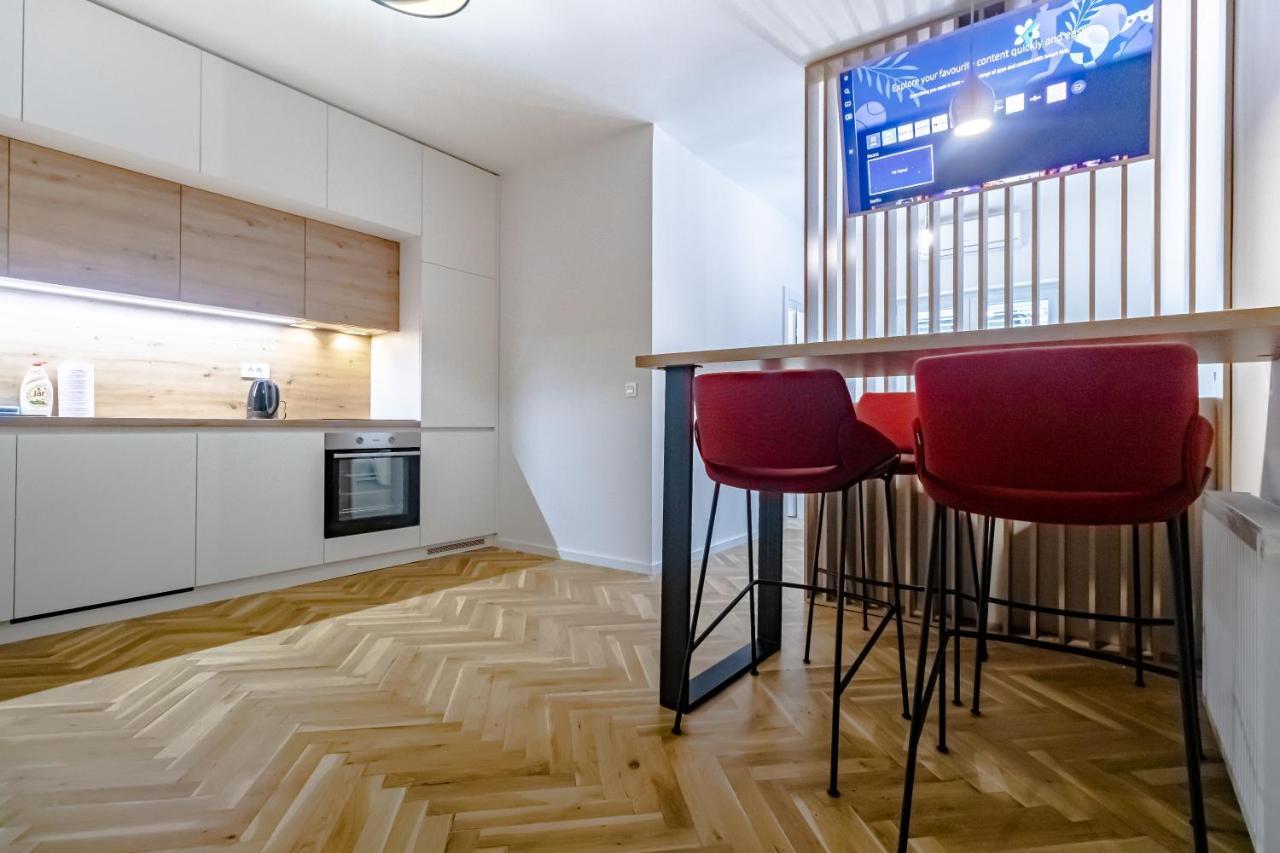 Tkalcha Studio Deluxe Apartment Zagreb Bagian luar foto