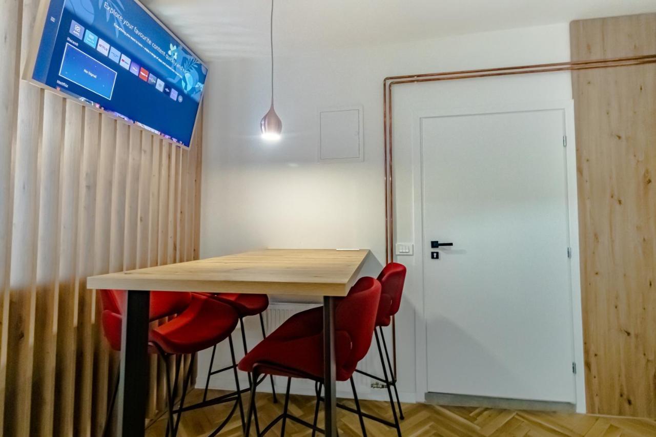 Tkalcha Studio Deluxe Apartment Zagreb Bagian luar foto