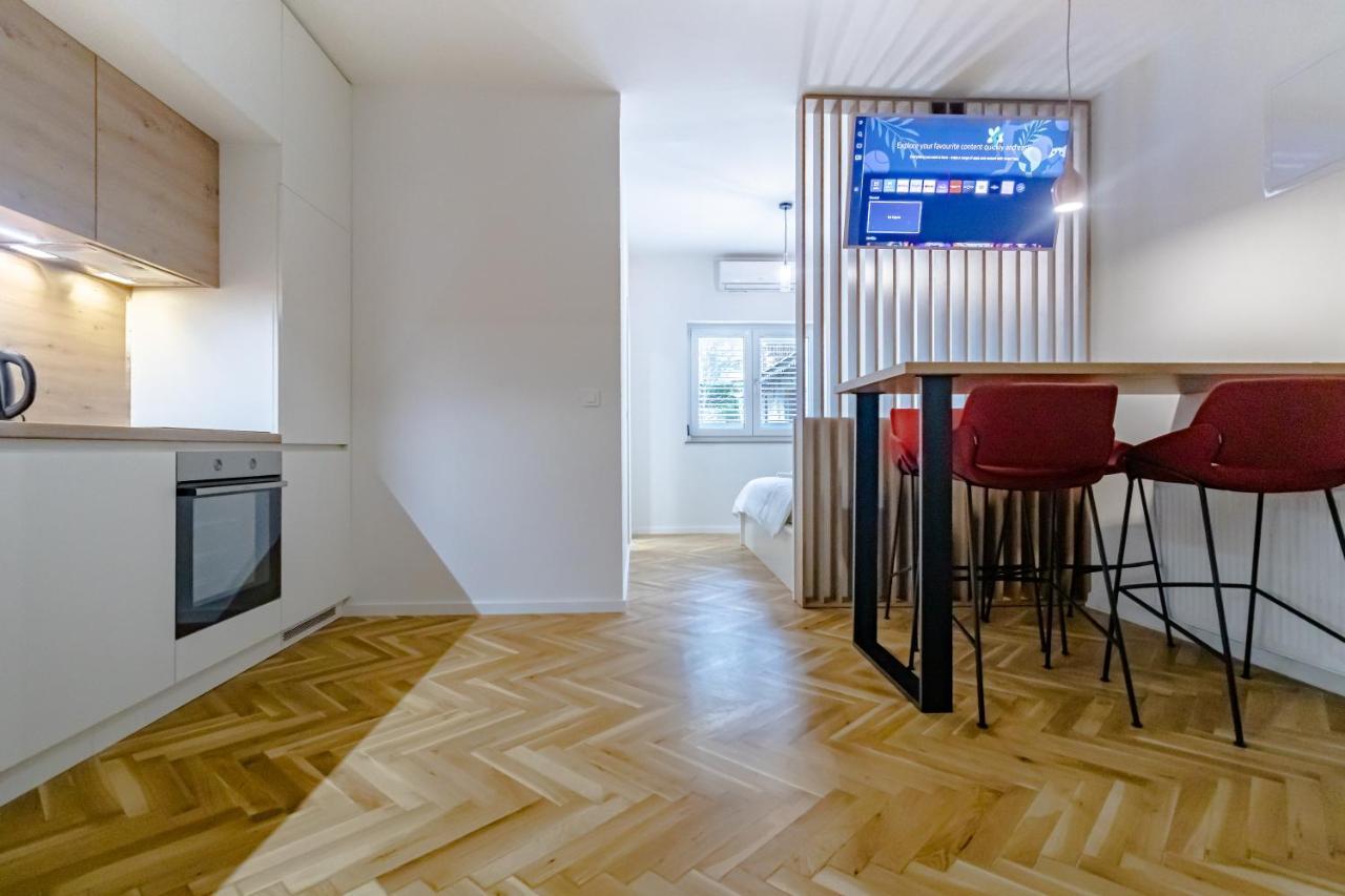 Tkalcha Studio Deluxe Apartment Zagreb Bagian luar foto
